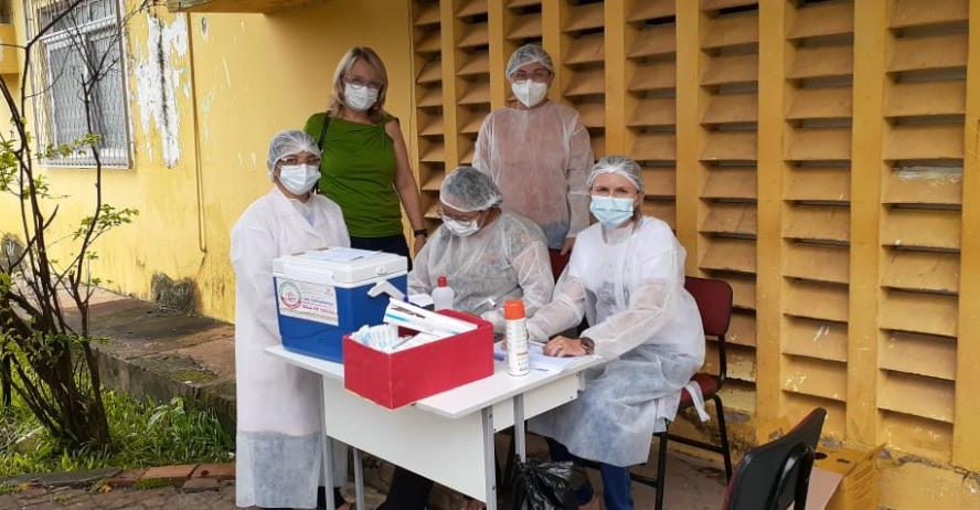 Idosos de idade entre 85 e 89 estão sendo vacinados contra covid-19 em Barras
