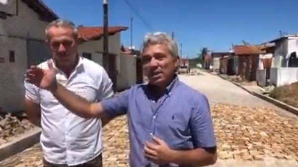 Prefeito Edilson Sérvulo entrega obras de calçamento em quatro bairros