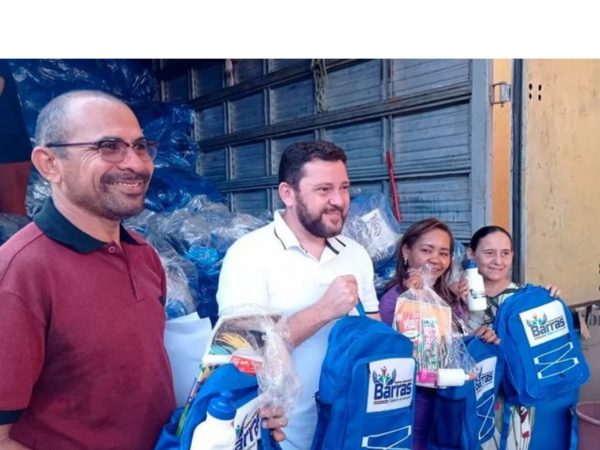 Semed recebe kits de material escolar para distribuir aos alunos da rede municipal