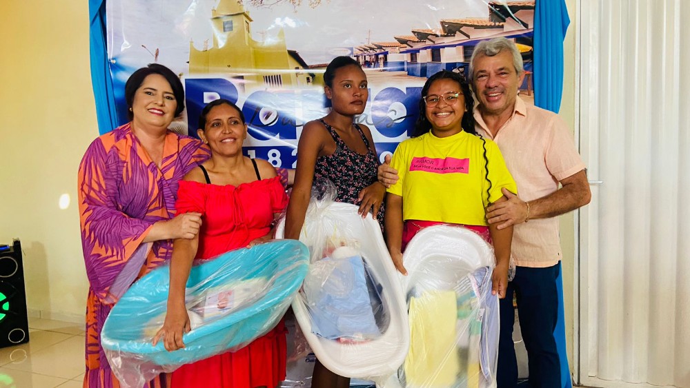 Distribuição de enxovais para gestantes marca início da programção de aniversário de Barras