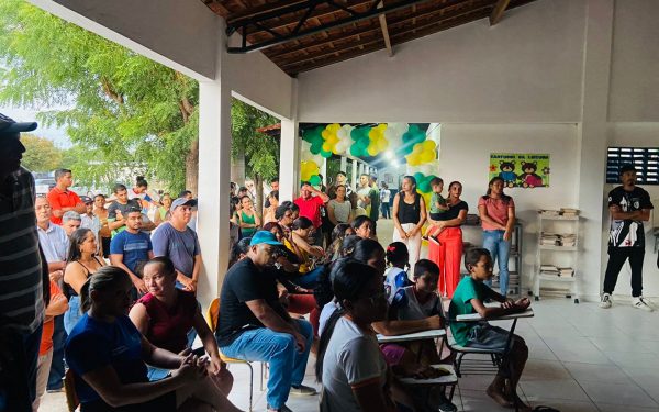 Prefeitura de Barras entrega quadra poliesportiva na escola do Assentamento Palmeira