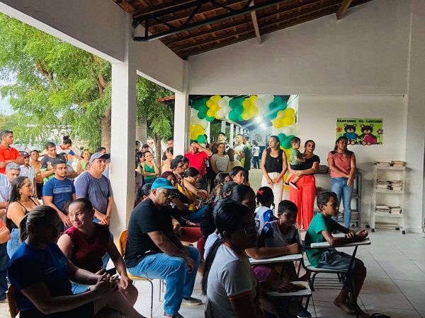 Prefeitura de Barras entrega quadra poliesportiva na escola do Assentamento Palmeira