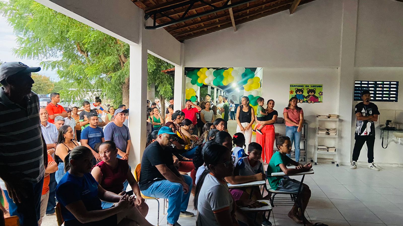 Prefeitura de Barras entrega quadra poliesportiva na escola do Assentamento Palmeira