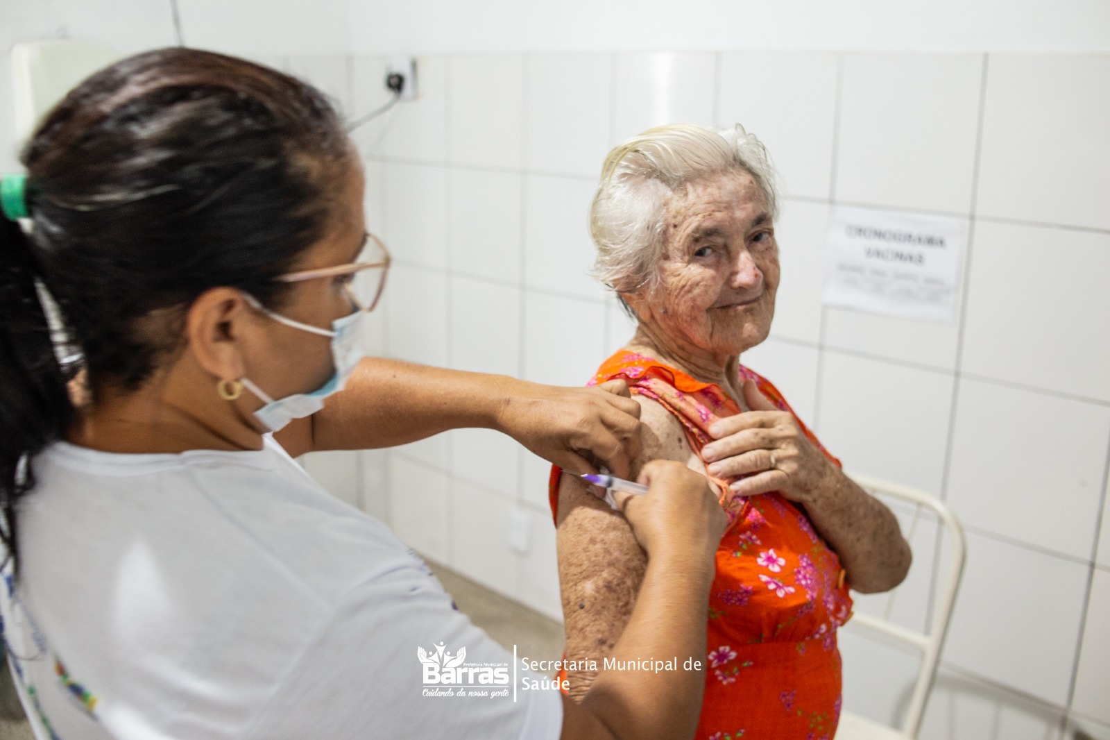 Prefeitura de Barras, através da secretaria de Saúde, imuniza a população contra a influenza