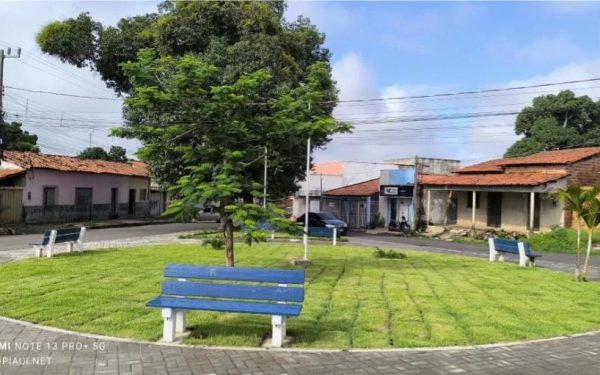 Praça do Bairro Pequizeiro ficou linda. Moradores agradecem à Prefeitura de Barras