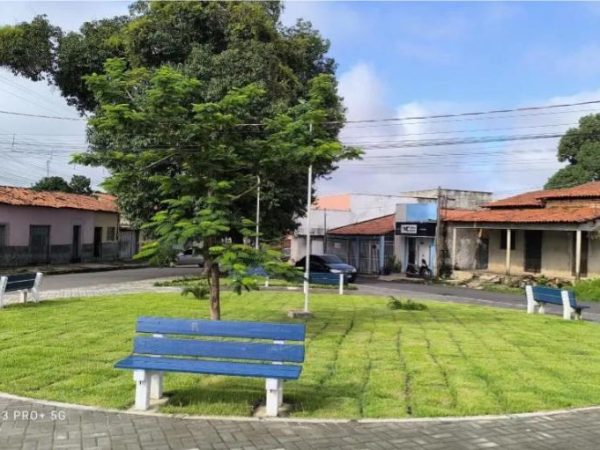 Praça do Bairro Pequizeiro ficou linda. Moradores agradecem à Prefeitura de Barras