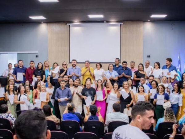 Novos gestores escolares tomam posse em Barras. Veja imagens