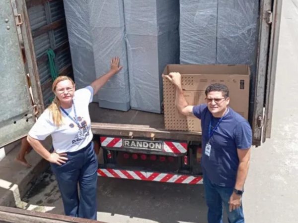 Secretaria de Educação de Barras recebe mais uma carrada de equipamentos