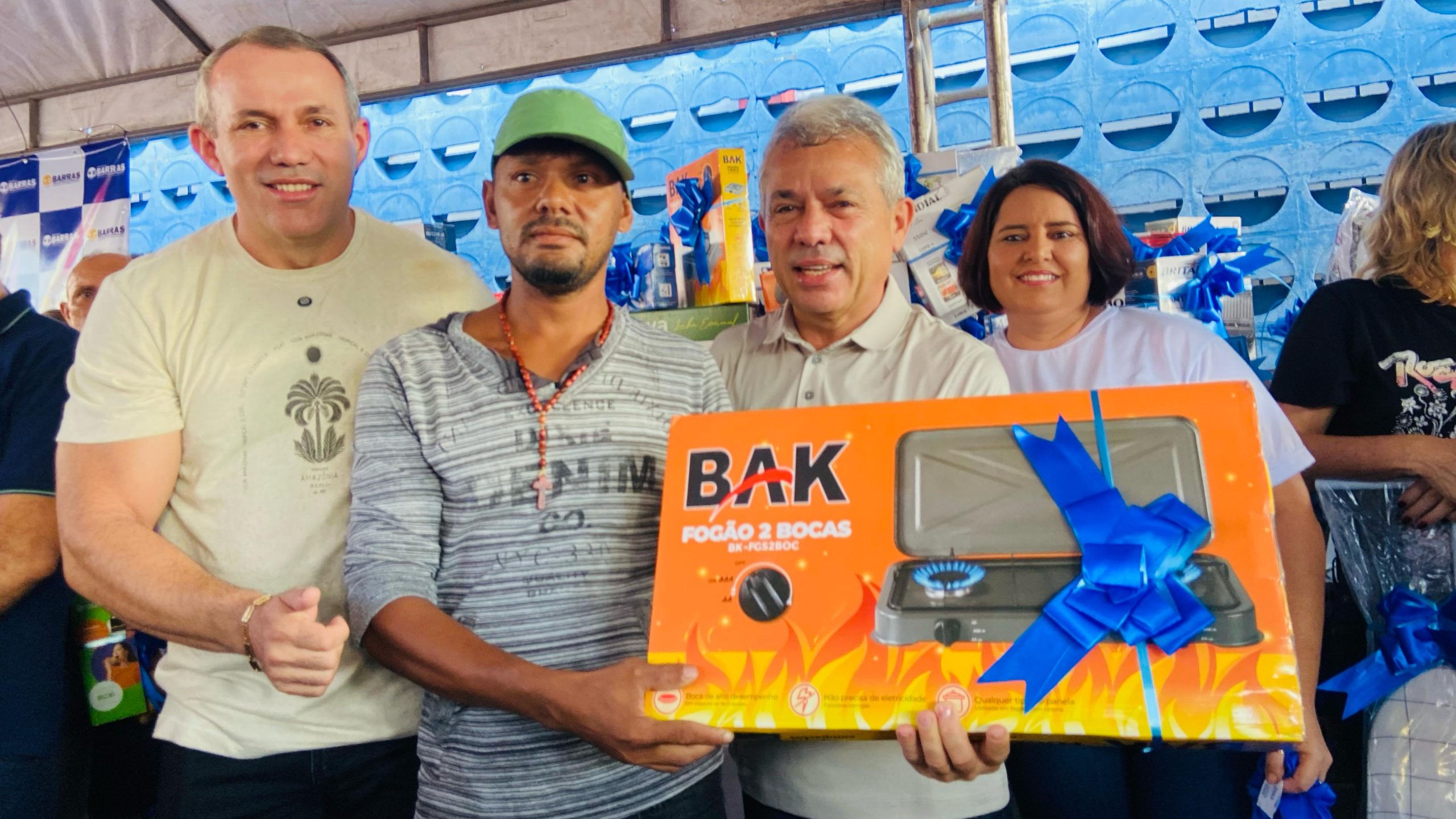 Festa do trabalhador em Barras teve presentes, esporte e premiações