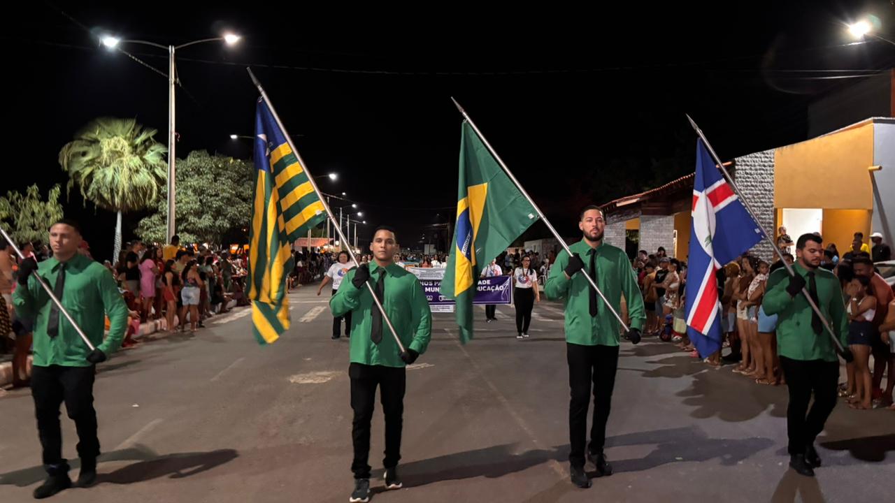 Prefeitura de Barras dá exemplo de civismo com desfile de Sete de Setembro