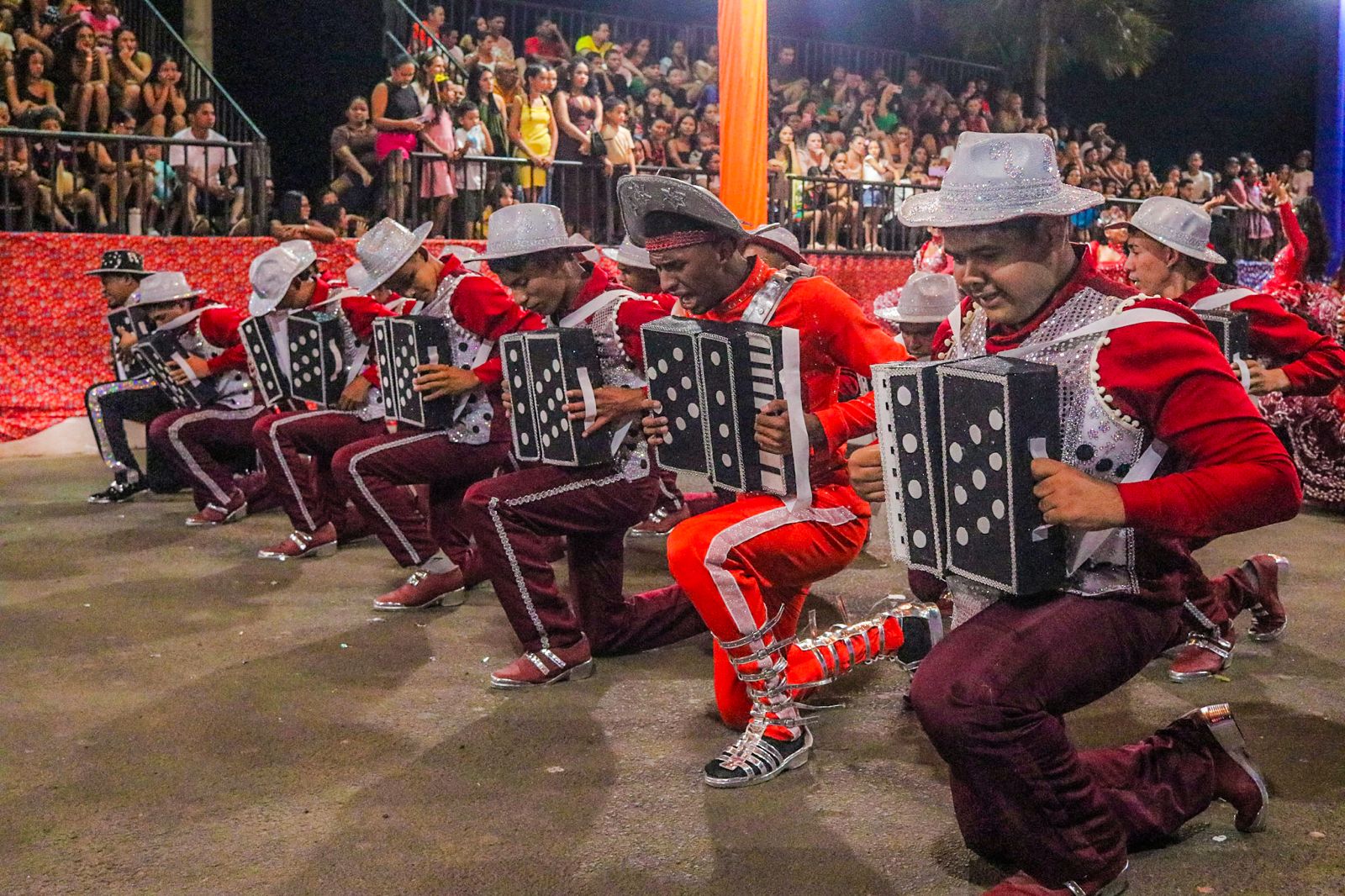 Cidade Junina 2026 se consolida com apresentações culturais e shows na Avenida Beira-Rio