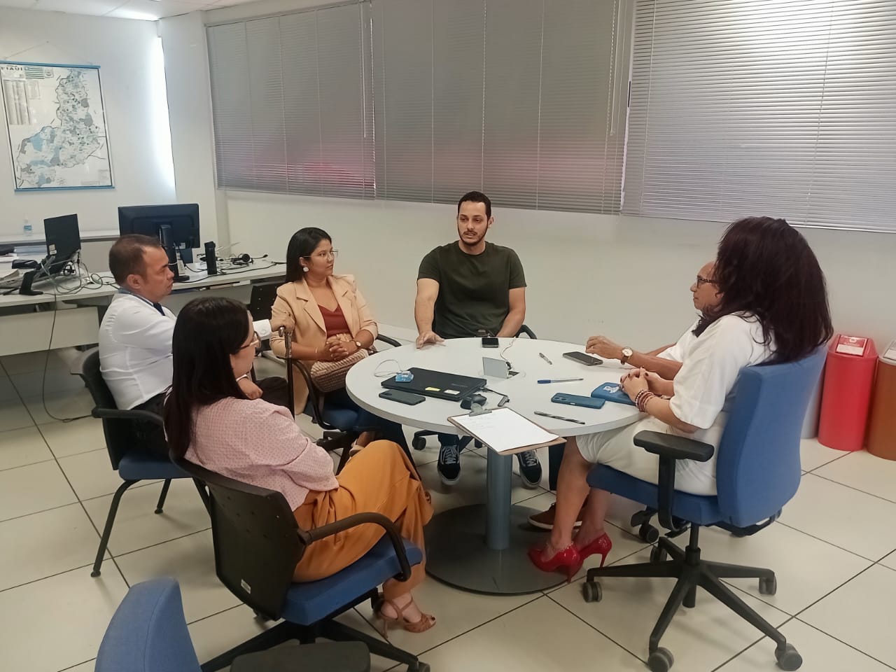 Técnicos da Prefeitura de Barras alinham detalhes com a Caixa para a entrega de 192 casas